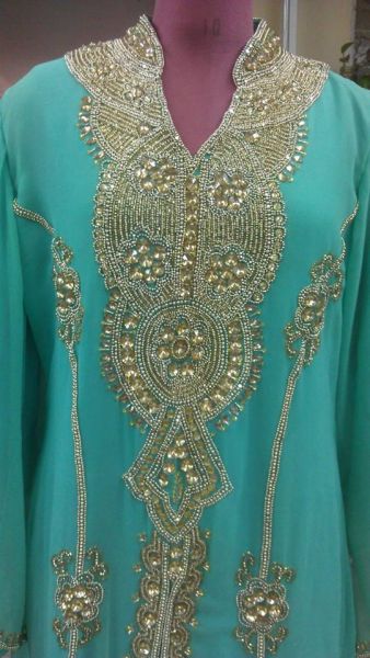 KAFTAN INDIANO EM CREPE GEORGETE BORDADO À MÃO