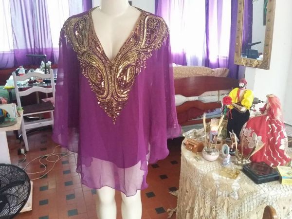 KAFTAN INDIANOS BORDADOS DECOTE V- LILÁS/DOURADO- VIDEO APRESENTAÇÃO-ENTREGA IMEDIATA